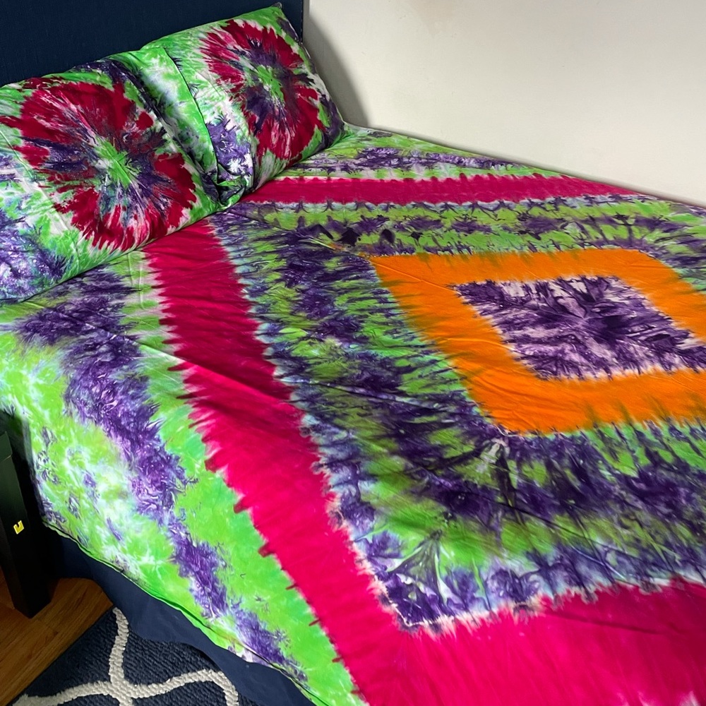 Tie dyed Queen Bedsheet set - Picture 8 of 12